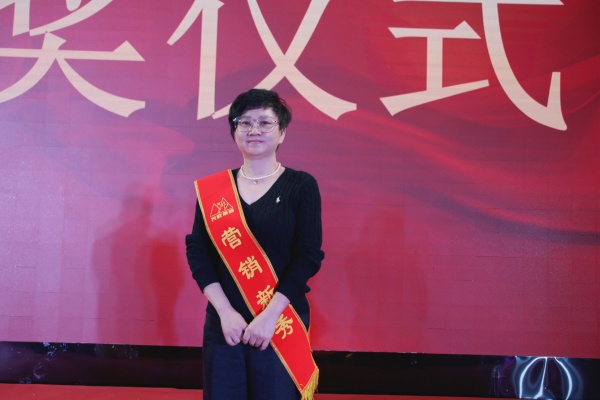 王萍.jpg